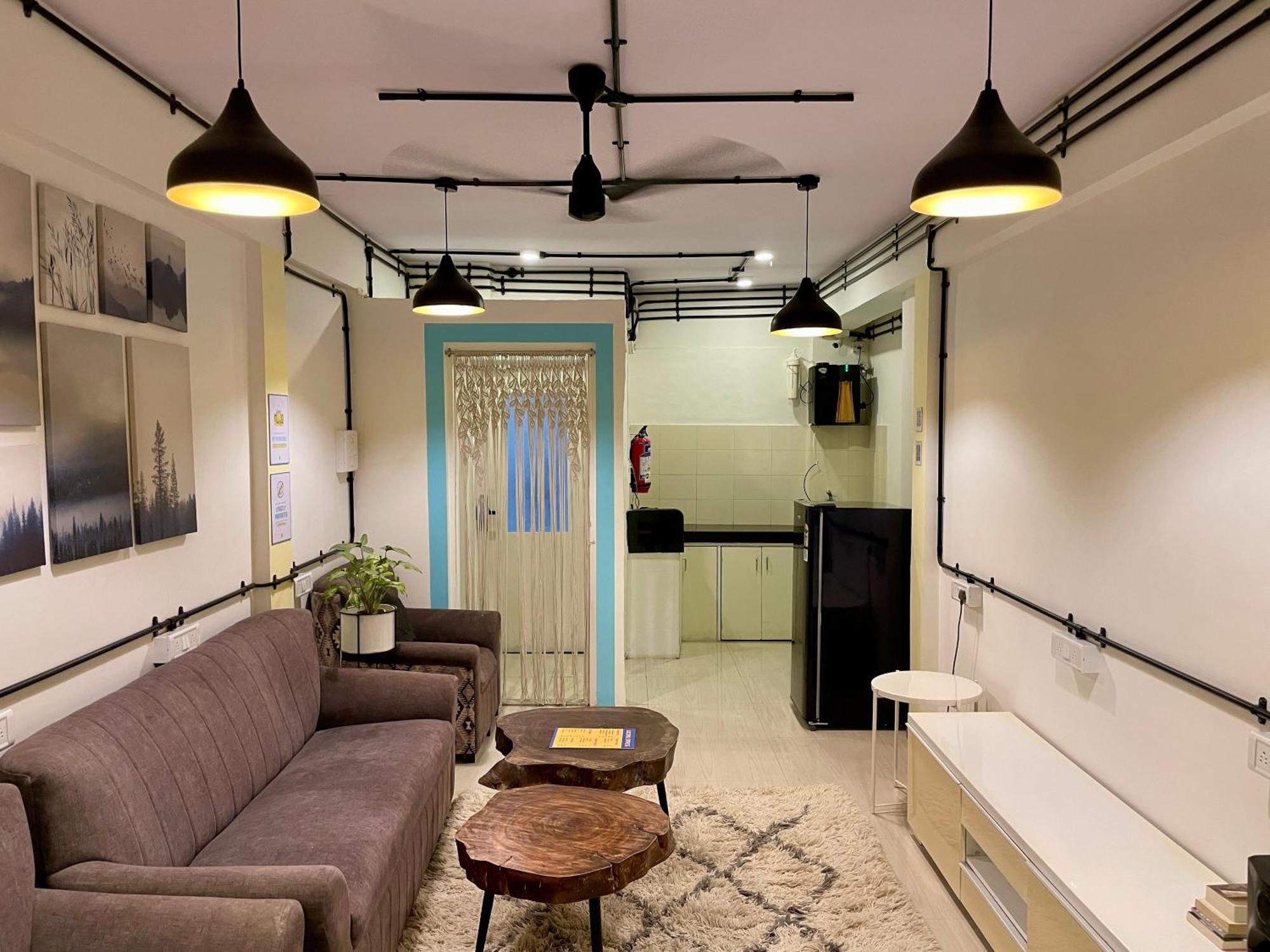 Locomo Express - Stay Work Eat Mumbai Exterior photo