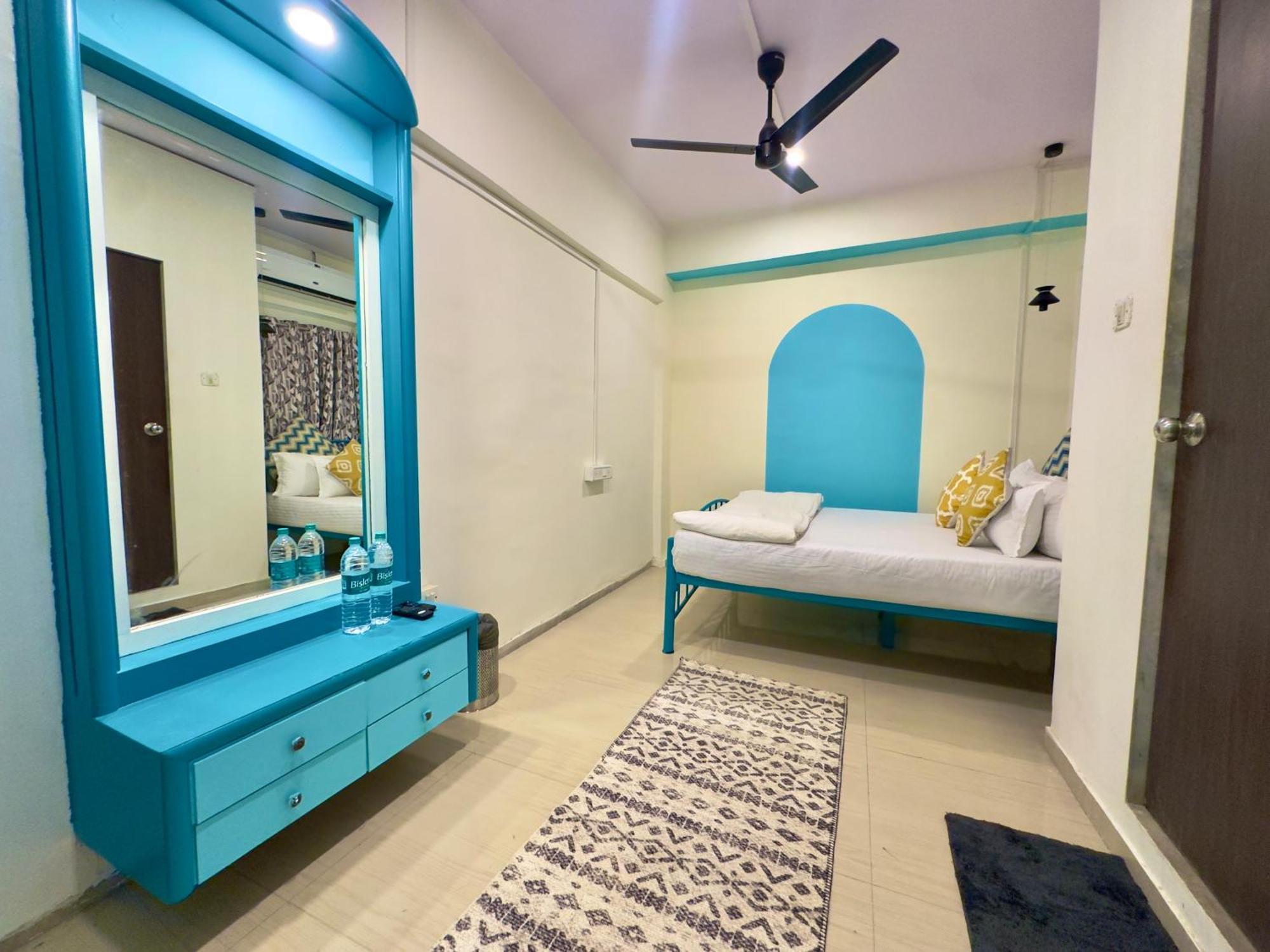 Locomo Express - Stay Work Eat Mumbai Exterior photo